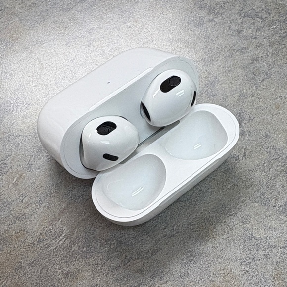 Apple White Earbud Headphones Charging case + splatter silicon Airpod Case - Picture 1 of 4